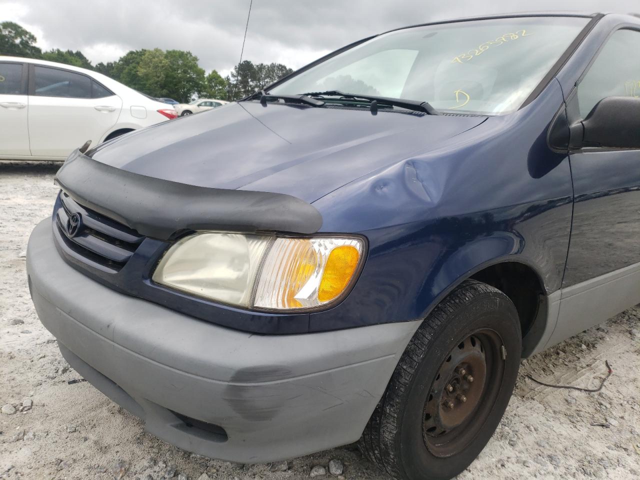 Photo 9 from auction – 2002 TOYOTA SIENNA CE with VIN 4T3ZF19C02U420395