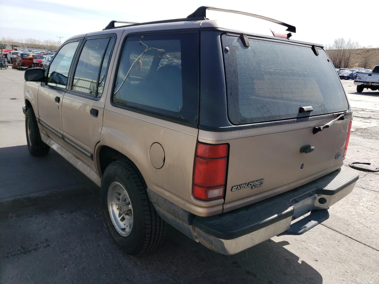 Photo 3 from auction – 1994 FORD EXPLORER with VIN 1FMDU34X3RUC60702