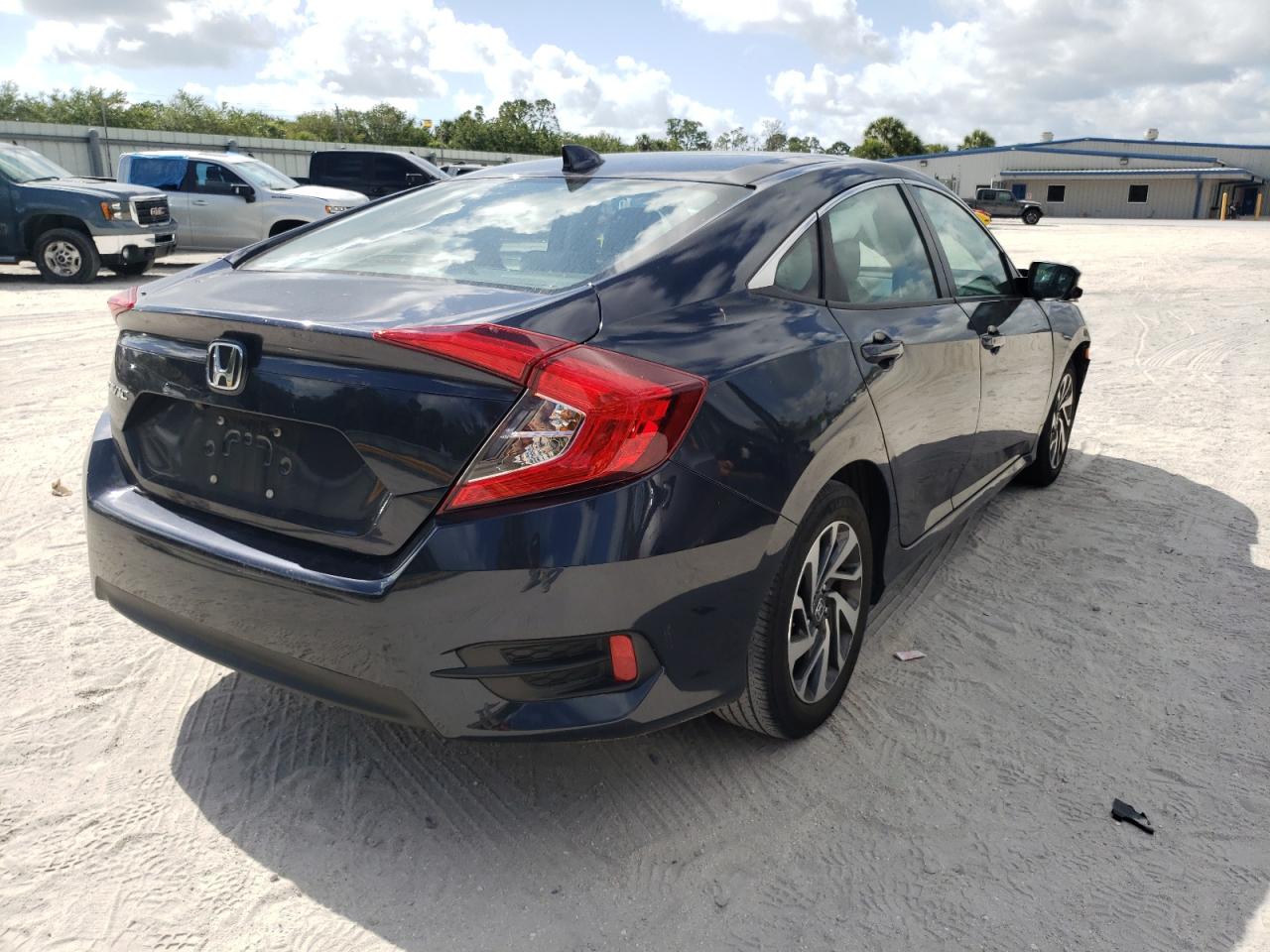 Photo 4 from auction – 2018 HONDA CIVIC EX with VIN 2HGFC2F71JH589348