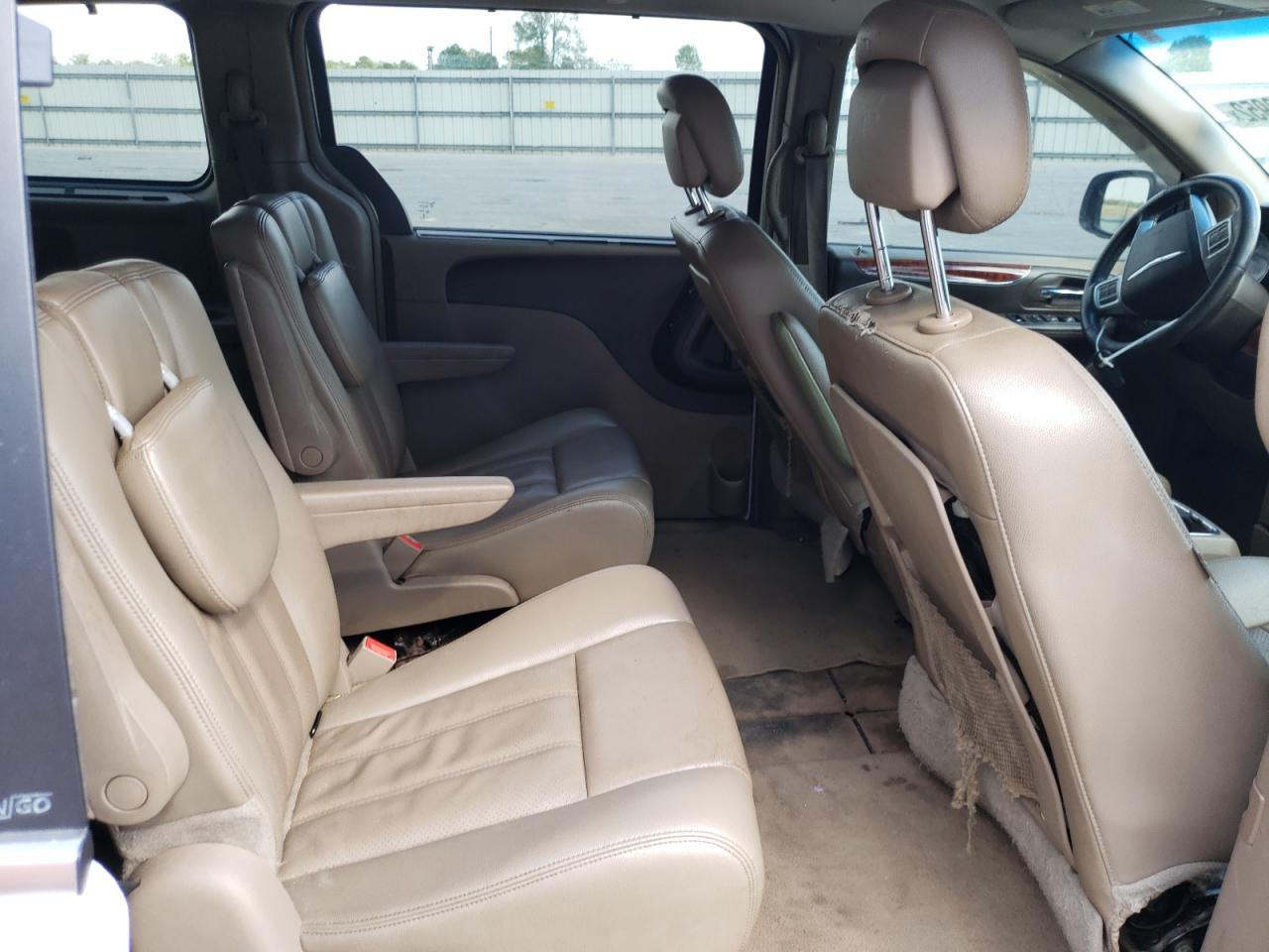 Photo 6 from auction – 2013 CHRYSLER TOWN & COU with VIN 2C4RC1CG0DR534088