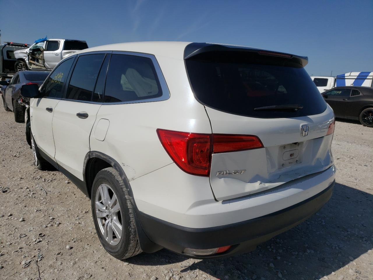Photo 3 from auction – 2018 HONDA PILOT LX with VIN 5FNYF5H16JB010790
