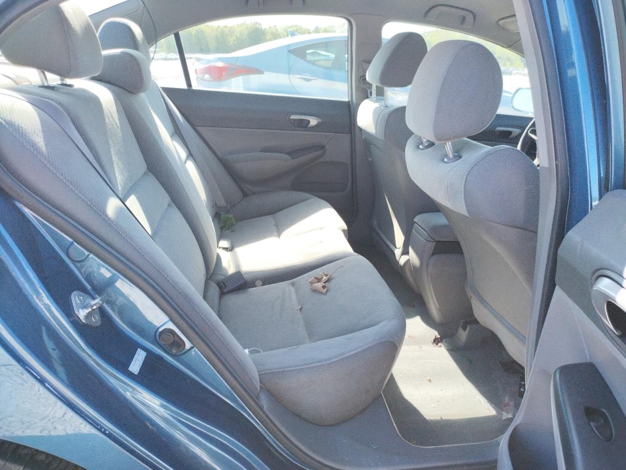 Photo 6 from auction – 2011 HONDA CIVIC LX with VIN 19XFA1F58BE047917