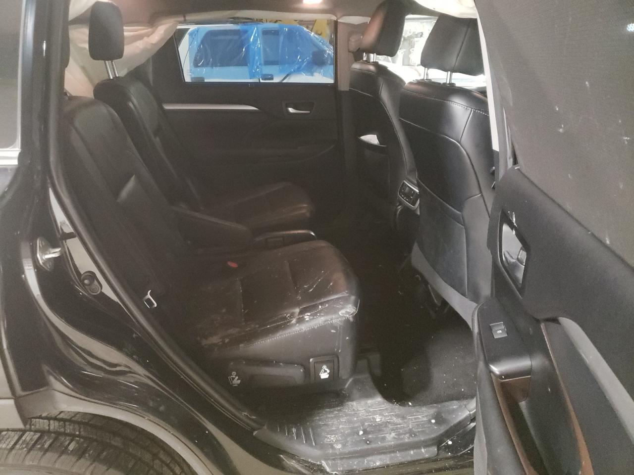 Photo 6 from auction – 2015 TOYOTA HIGHLANDER with VIN 5TDJKRFH5FS217128