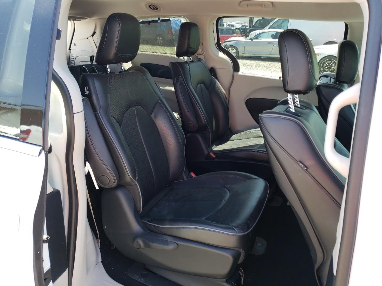 Photo 6 from auction – 2018 CHRYSLER PACIFICA H with VIN 2C4RC1N71JR358712