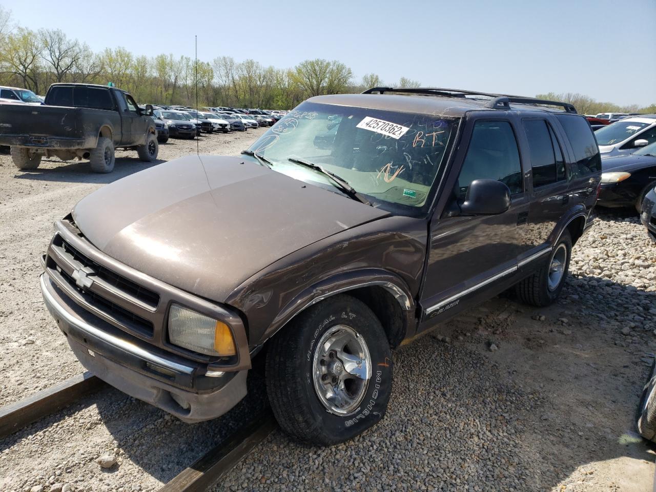 Photo 2 from auction – 1997 CHEVROLET BLAZER with VIN 1GNCS13W8V2256855