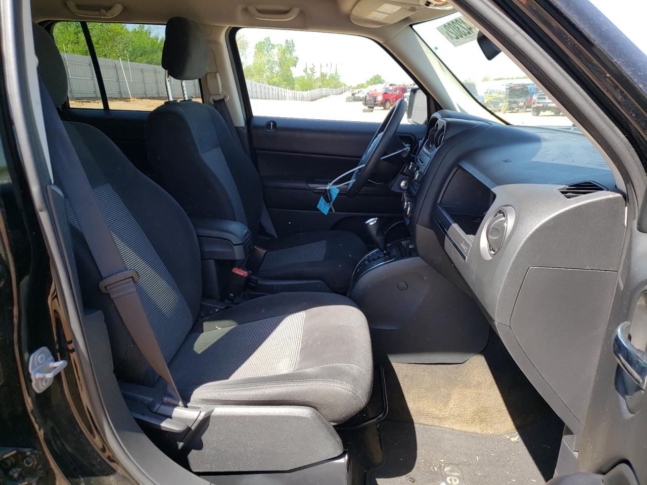 Photo 5 from auction – 2017 JEEP PATRIOT SP with VIN 1C4NJPBAXHD116053