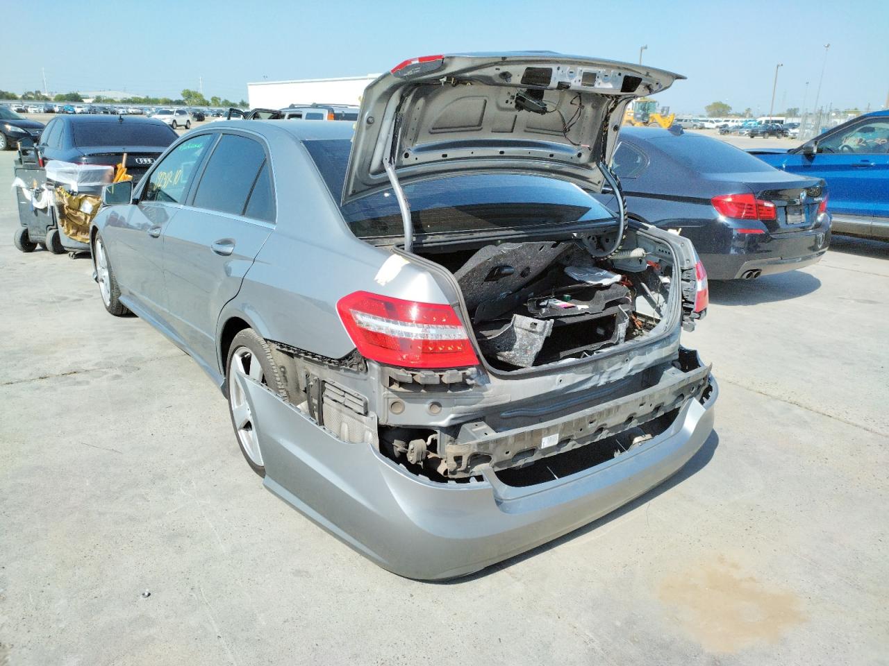 Photo 3 from auction – 2010 MERCEDES-BENZ E 350 with VIN WDDHF5GB5AA194385
