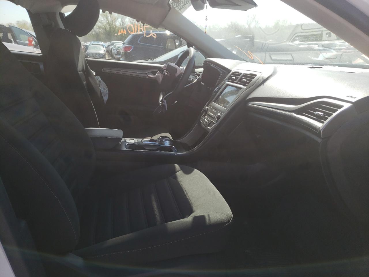 Photo 5 from auction – 2019 FORD FUSION SE with VIN 3FA6P0HDXKR108325