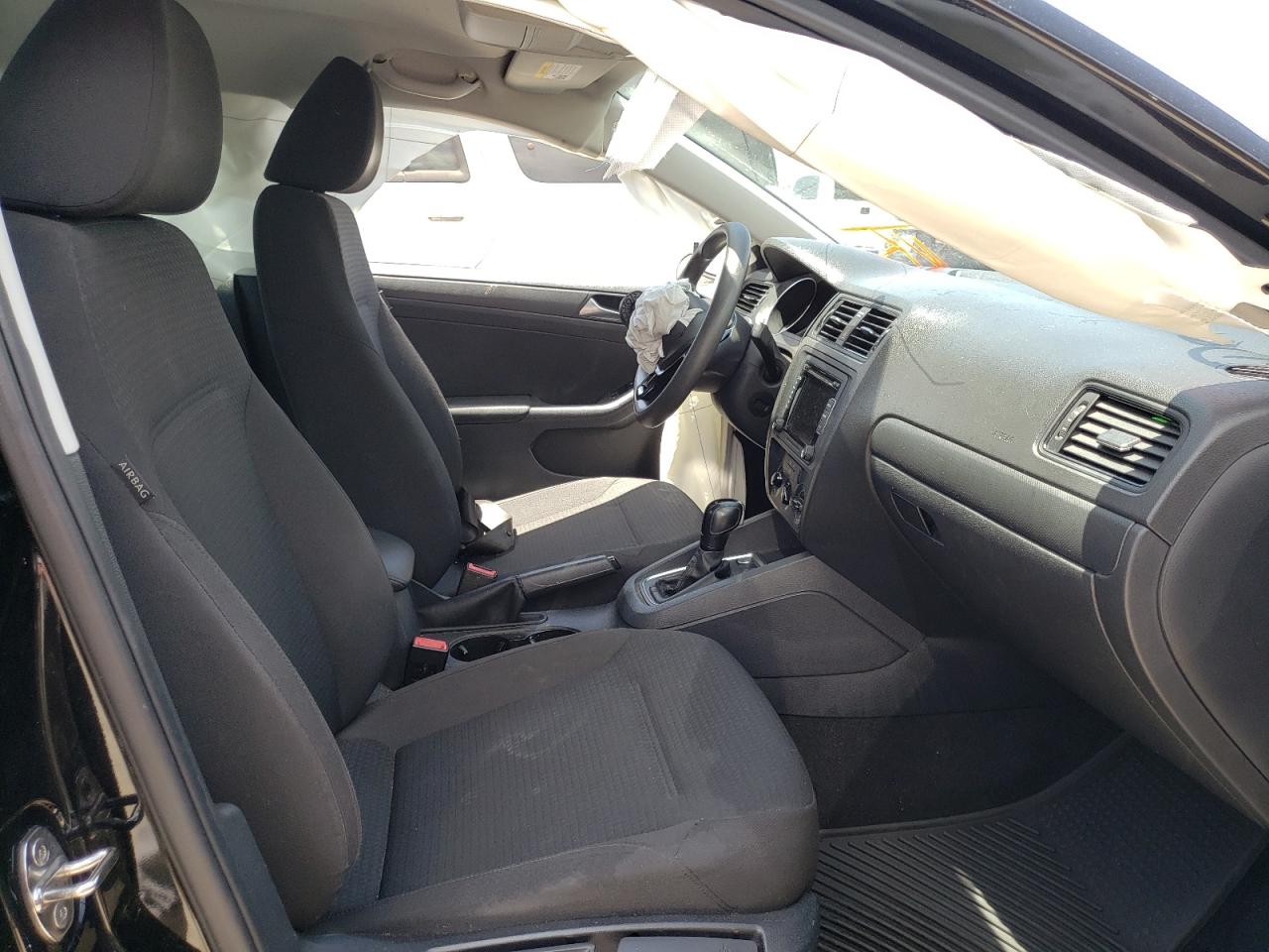 Photo 15 from auction – 2015 VOLKSWAGEN JETTA BASE with VIN 3VW2K7AJ5FM357731