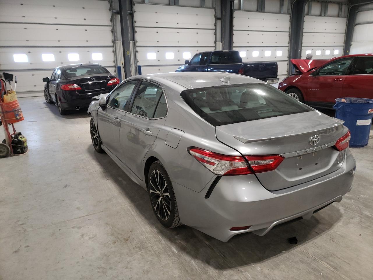 Photo 3 from auction – 2020 TOYOTA CAMRY SE with VIN 4T1G11AK2LU932288