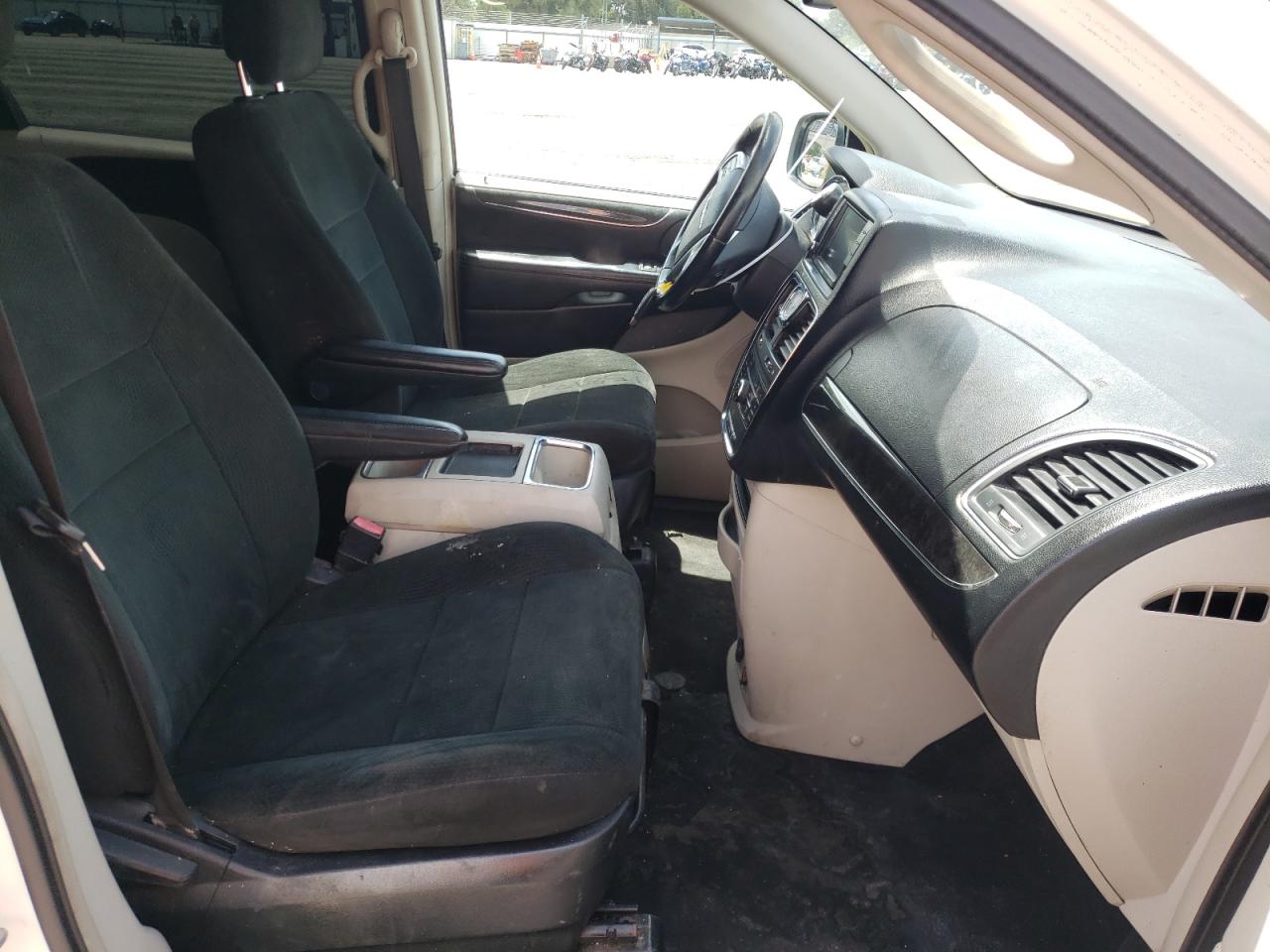 Photo 5 from auction – 2011 CHRYSLER TOWN & COU with VIN 2A4RR5DG9BR796803