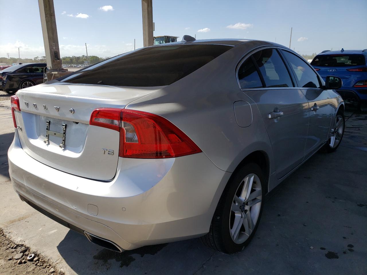 Photo 4 from auction – 2015 VOLVO S60 PREMIE with VIN YV140MFK3F2355463
