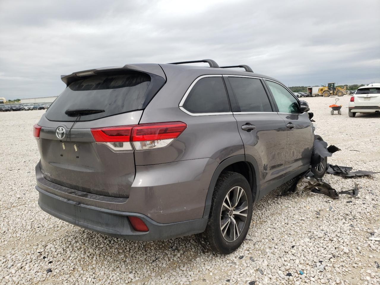 Photo 4 from auction – 2019 TOYOTA HIGHLANDER with VIN 5TDZARFH3KS042636