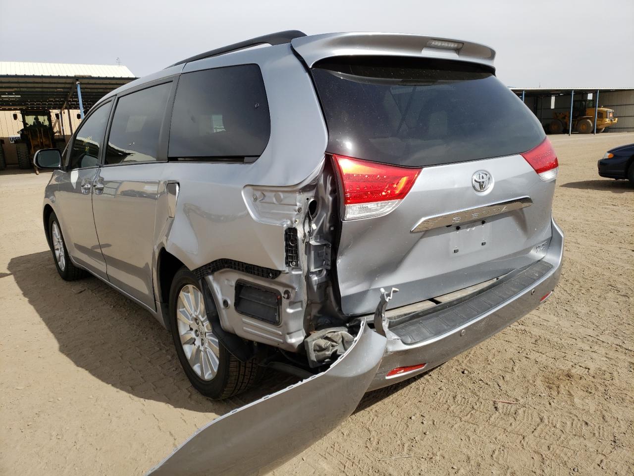 Photo 3 from auction – 2011 TOYOTA SIENNA XLE with VIN 5TDDK3DC7BS024619
