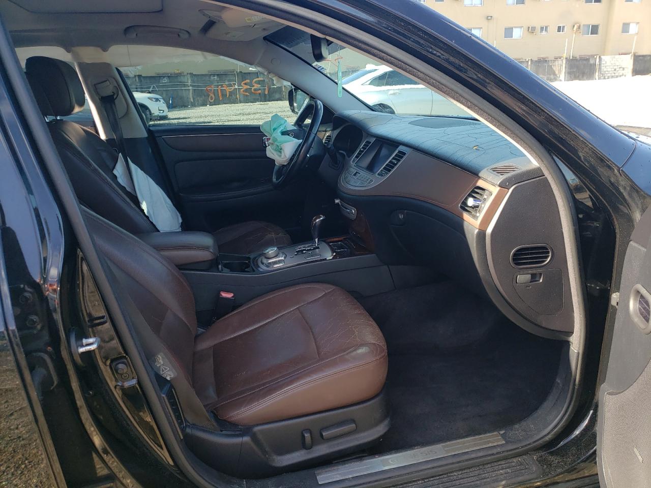 Photo 5 from auction – 2010 HYUNDAI GENESIS 3. with VIN KMHGC4DE6AU094233