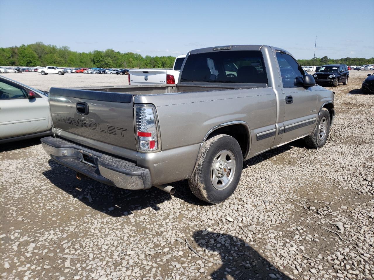 Photo 4 from auction – 2000 CHEVROLET SILVERADO with VIN 1GCEC14W9YZ257506