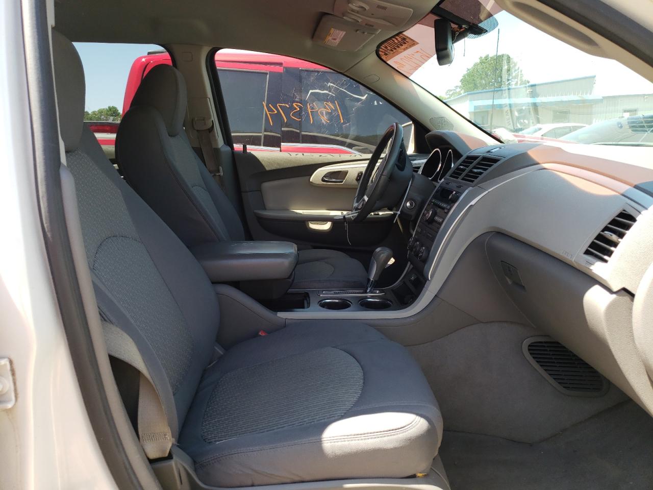 Photo 5 from auction – 2011 CHEVROLET TRAVERSE L with VIN 1GNKRGED3BJ157223