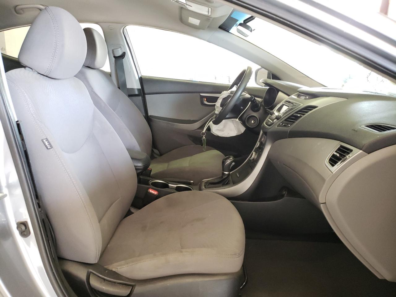 Photo 5 from auction – 2016 HYUNDAI ELANTRA SE with VIN 5NPDH4AE7GH737110