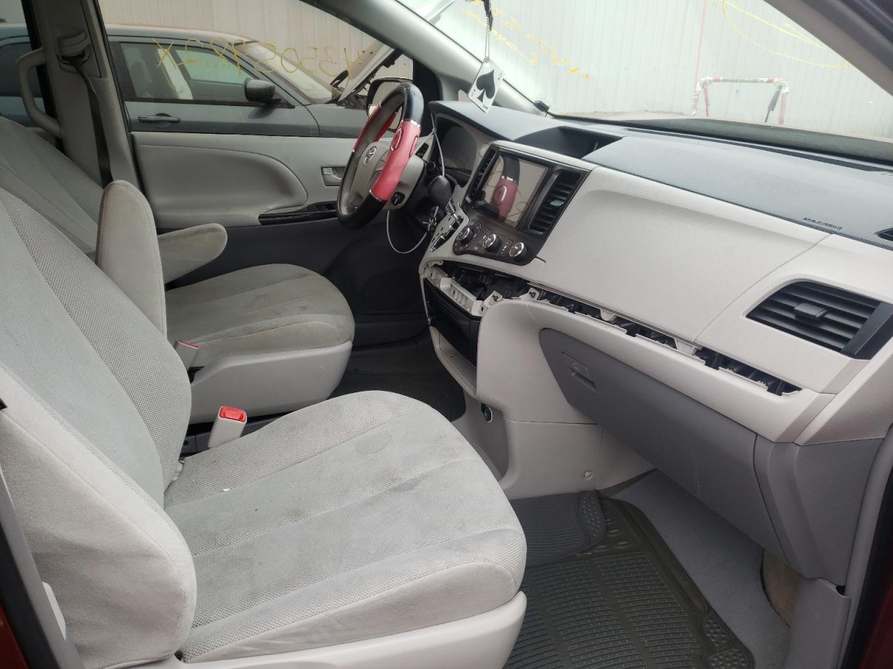 Photo 5 from auction – 2012 TOYOTA SIENNA BAS with VIN 5TDKA3DC2CS016021