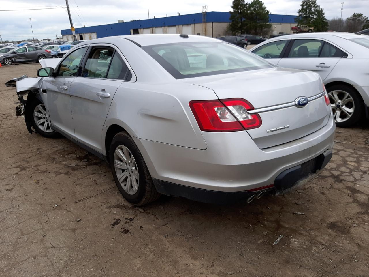 Photo 3 from auction – 2010 FORD TAURUS SE with VIN 1FAHP2DW7AG138187