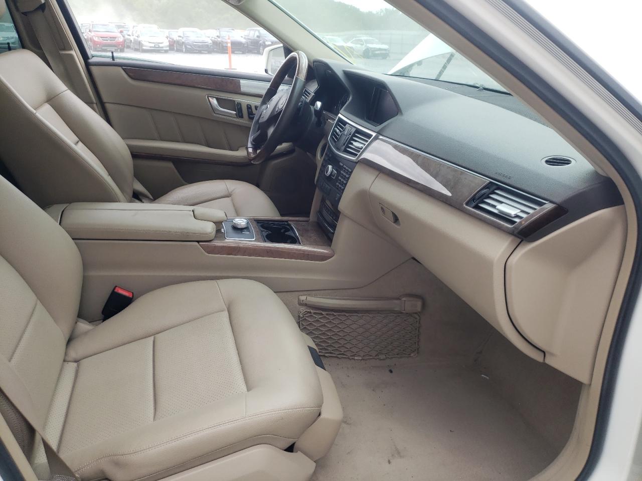 Photo 5 from auction – 2012 MERCEDES-BENZ E 350 with VIN WDDHF5KB9CA571438