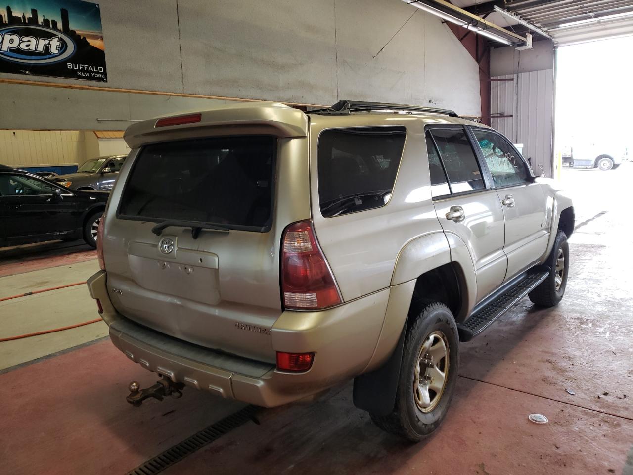 Photo 4 from auction – 2005 TOYOTA 4RUNNER SR with VIN JTEZU14R750056496