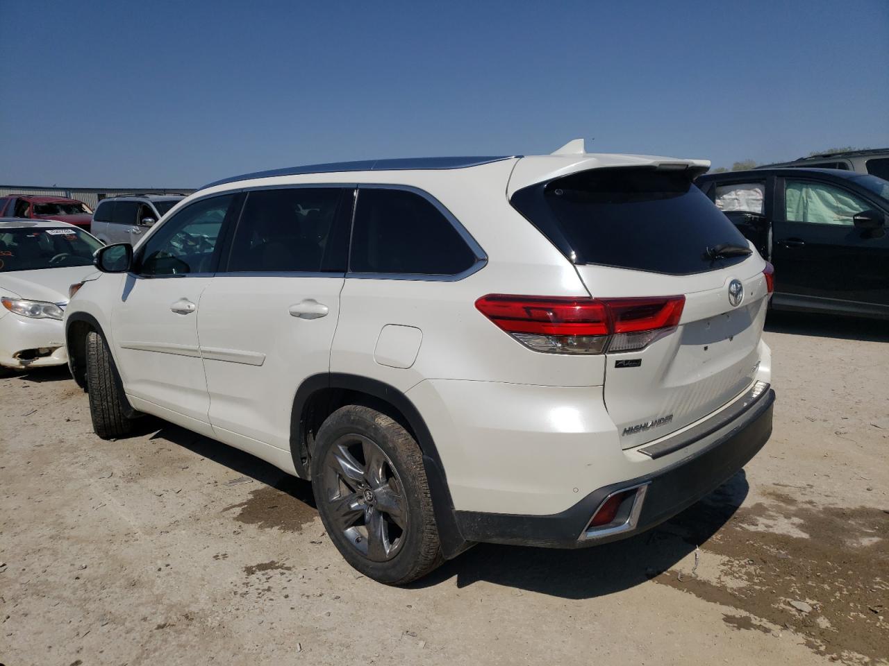 Photo 3 from auction – 2018 TOYOTA HIGHLANDER with VIN 5TDDZRFH8JS898824