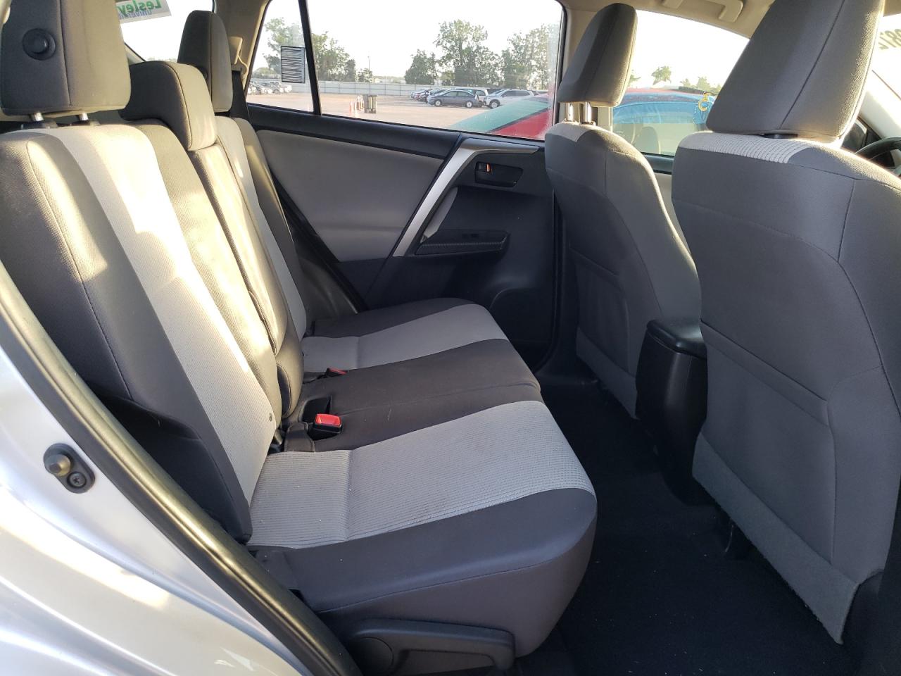 Photo 6 from auction – 2015 TOYOTA RAV4 LE with VIN JTMZFREV6FJ035613