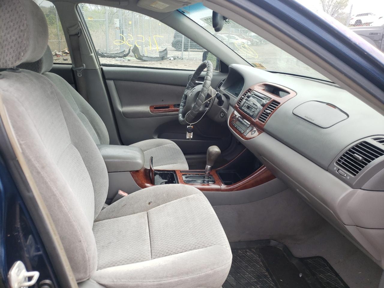 Photo 5 from auction – 2002 TOYOTA CAMRY LE with VIN 4T1BE32K72U593700