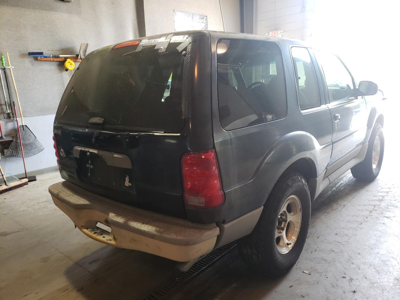 Photo 4 from auction – 2002 FORD EXPLORER S with VIN 1FMYU60E12UB82336