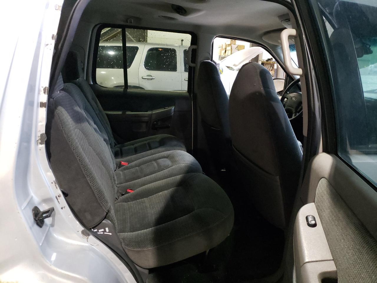 Photo 6 from auction – 2002 FORD EXPLORER X with VIN 1FMZU73E62UA11670