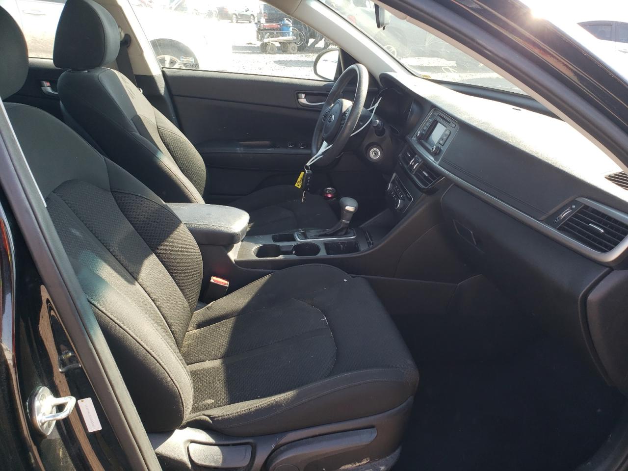 Photo 5 from auction – 2016 KIA OPTIMA with VIN 5XXGT4L33GG024675