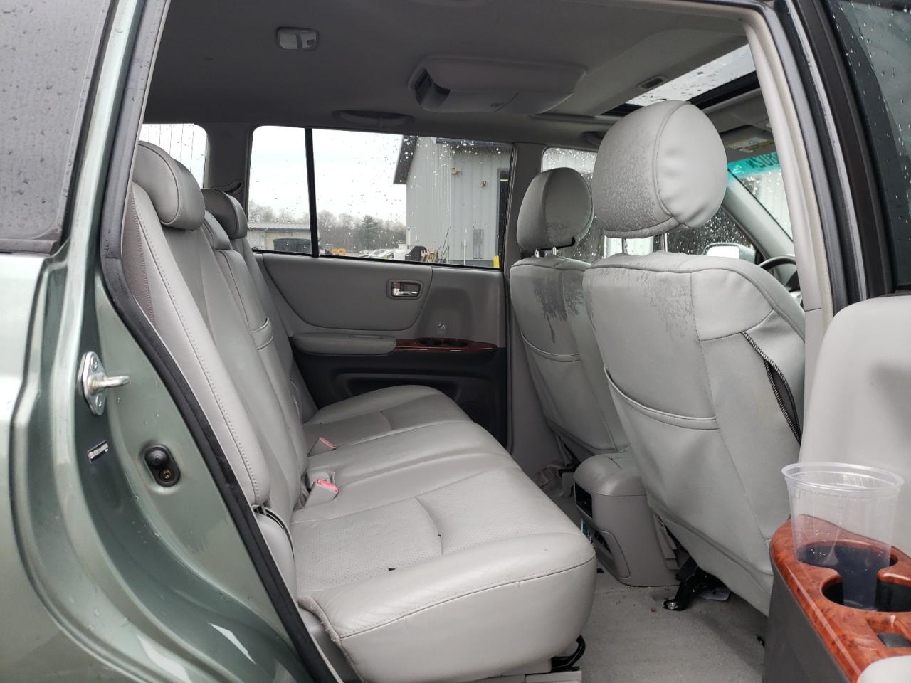 Photo 6 from auction – 2004 TOYOTA HIGHLANDER with VIN JTEEP21A140042960