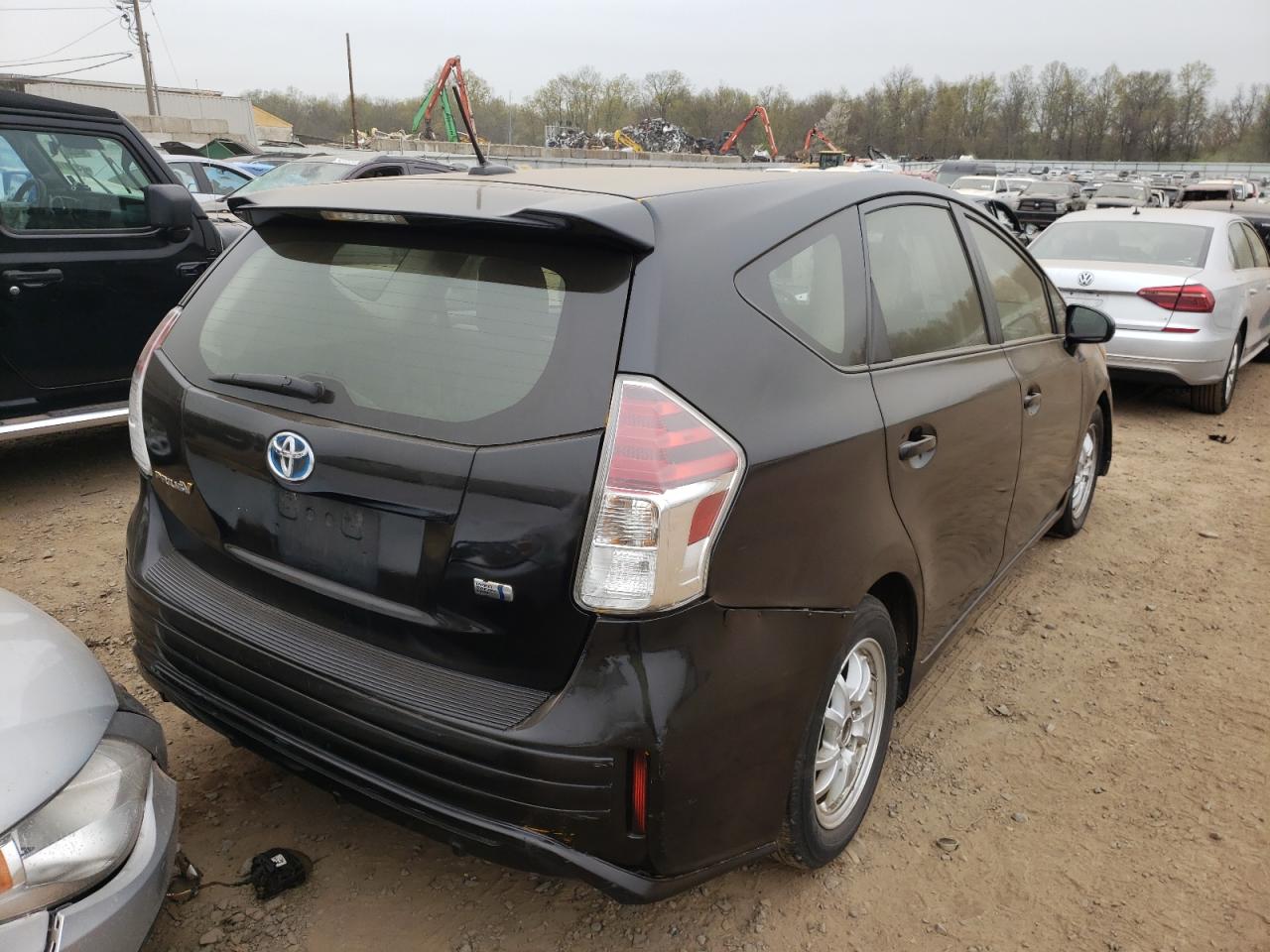 Photo 4 from auction – 2015 TOYOTA PRIUS V with VIN JTDZN3EU7FJ024157