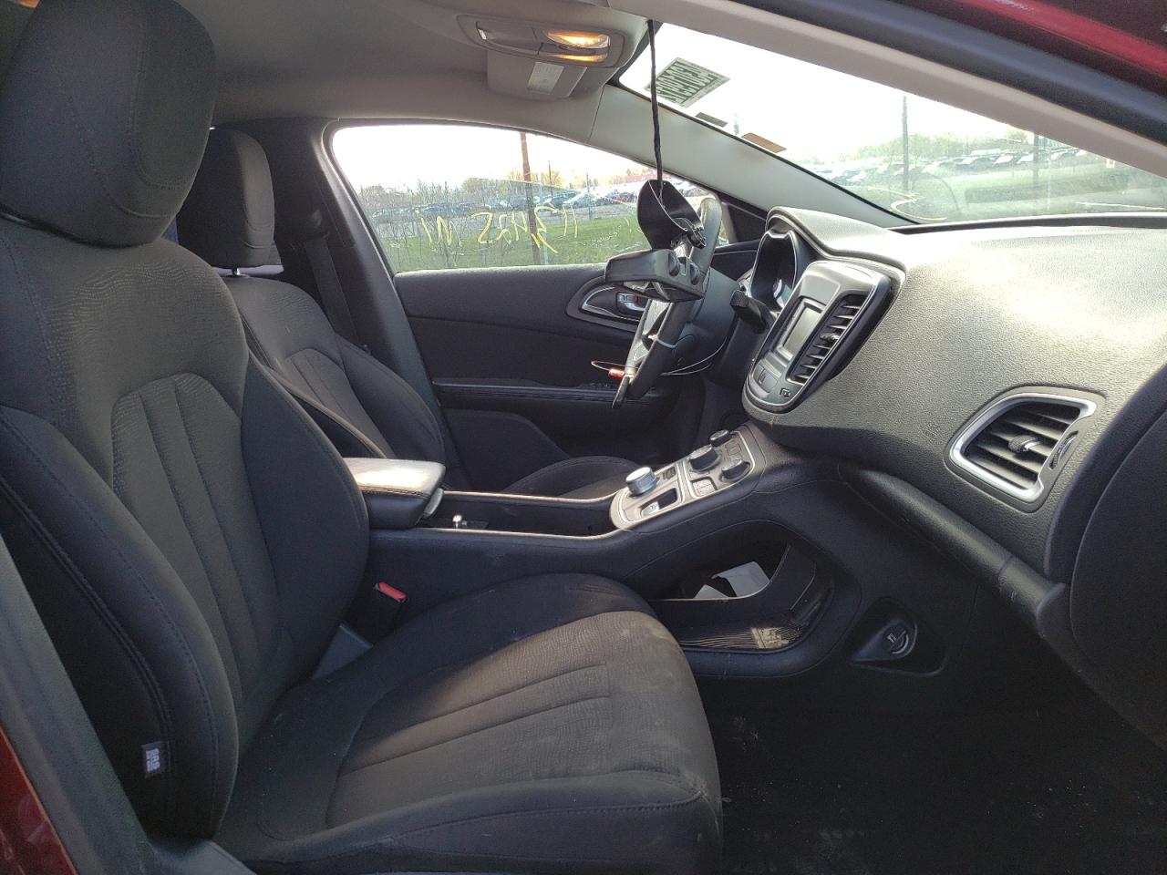 Photo 5 from auction – 2015 CHRYSLER 200 LIMITE with VIN 1C3CCCAB2FN698536