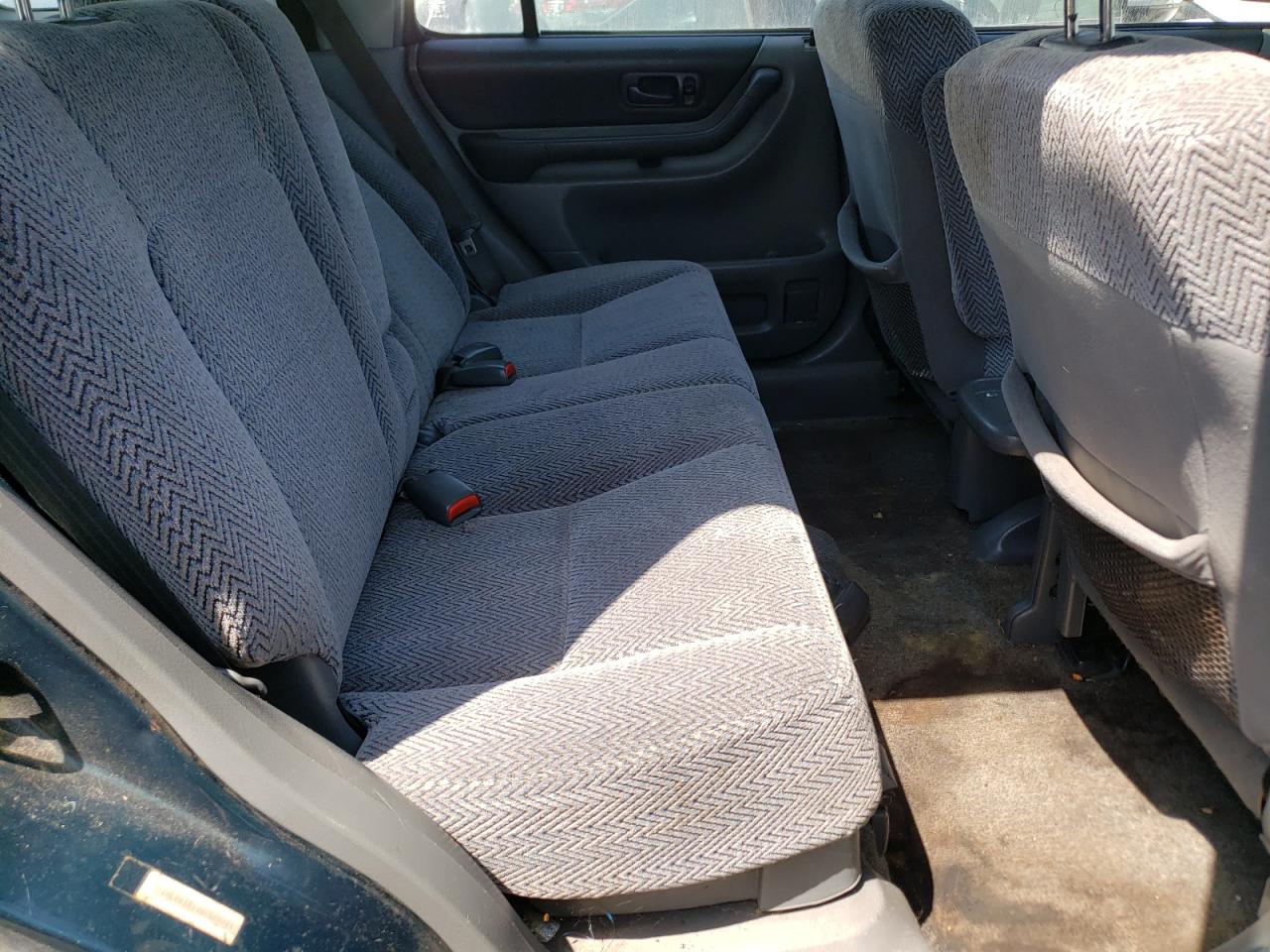 Photo 6 from auction – 1998 HONDA CR-V LX with VIN JHLRD1844WC068241