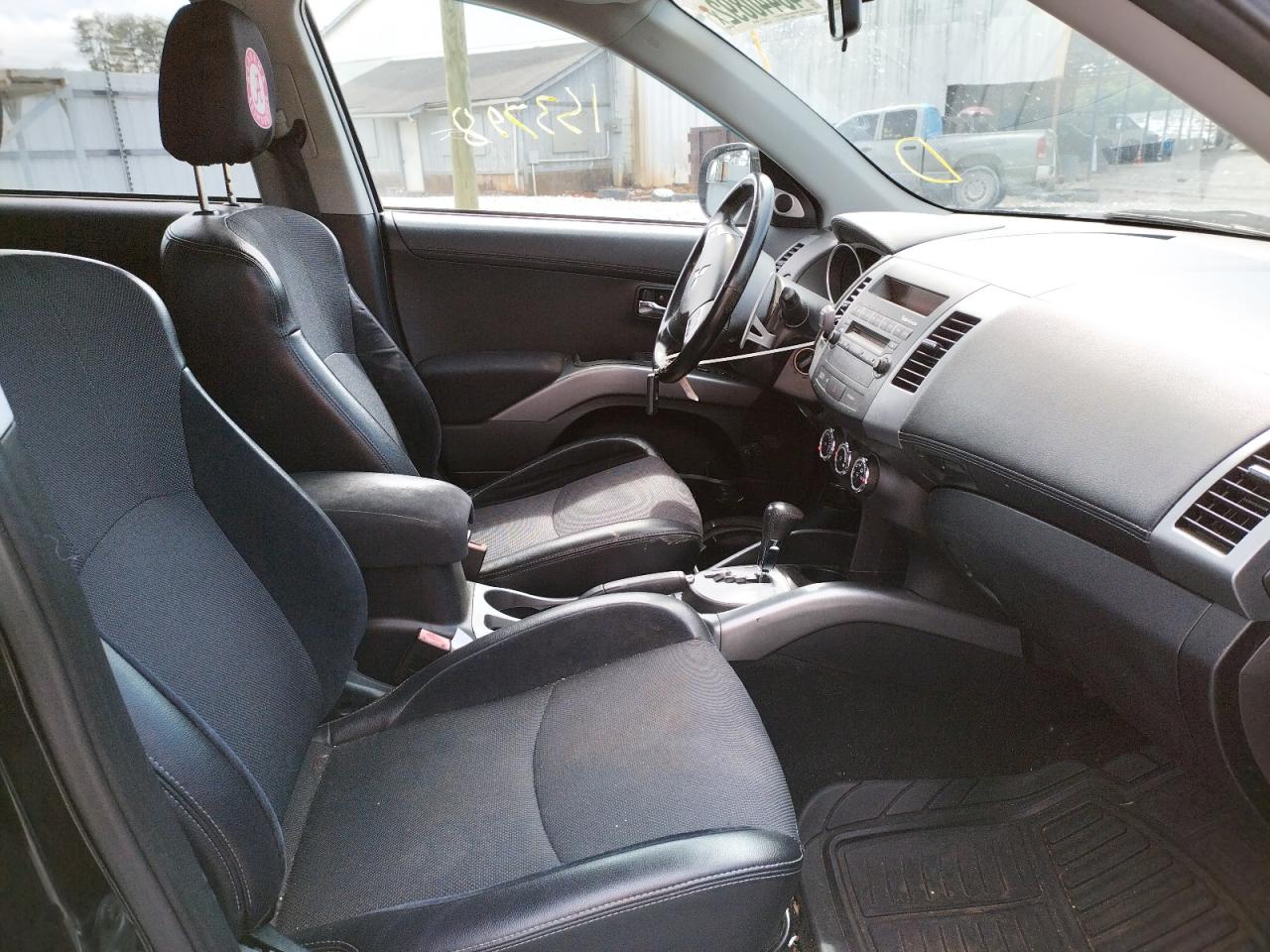 Photo 5 from auction – 2010 MITSUBISHI OUTLANDER with VIN JA4JT5AX3AZ009903