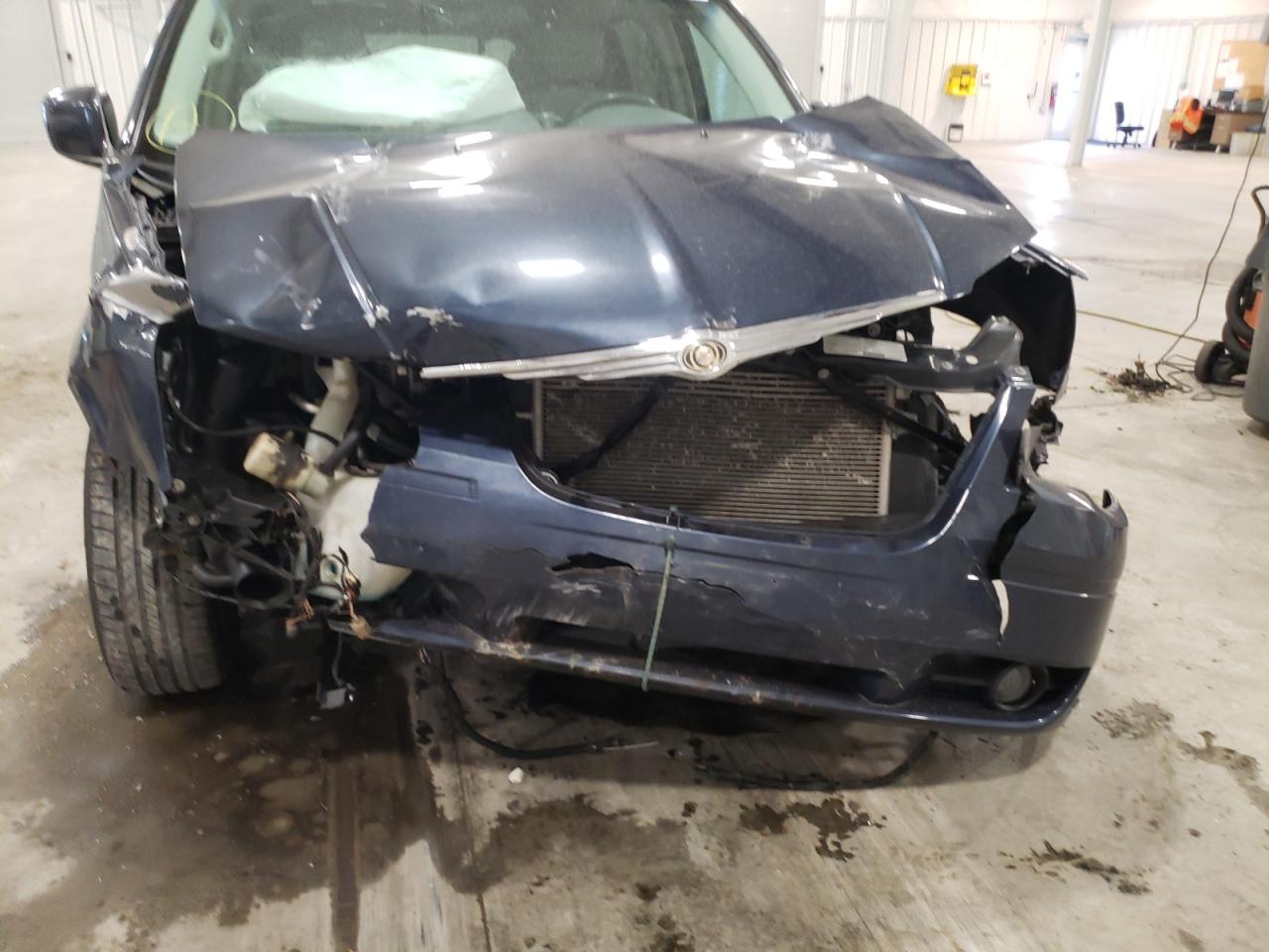 Photo 9 from auction – 2008 CHRYSLER TOWN & COU with VIN 2A8HR54P48R838636