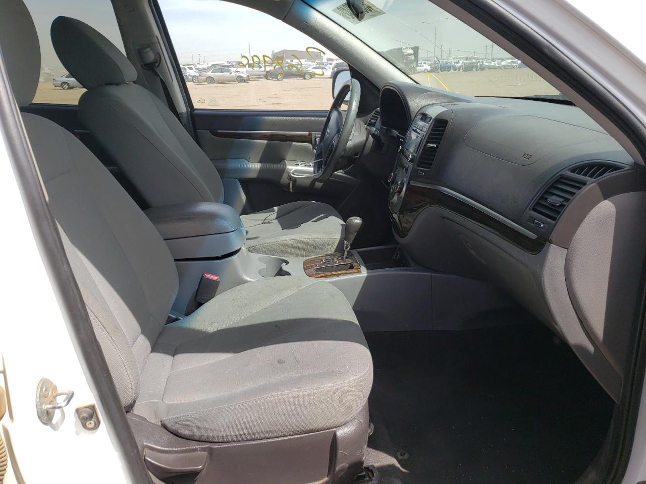 Photo 5 from auction – 2010 HYUNDAI SANTA FE G with VIN 5NMSGDAB7AH368396