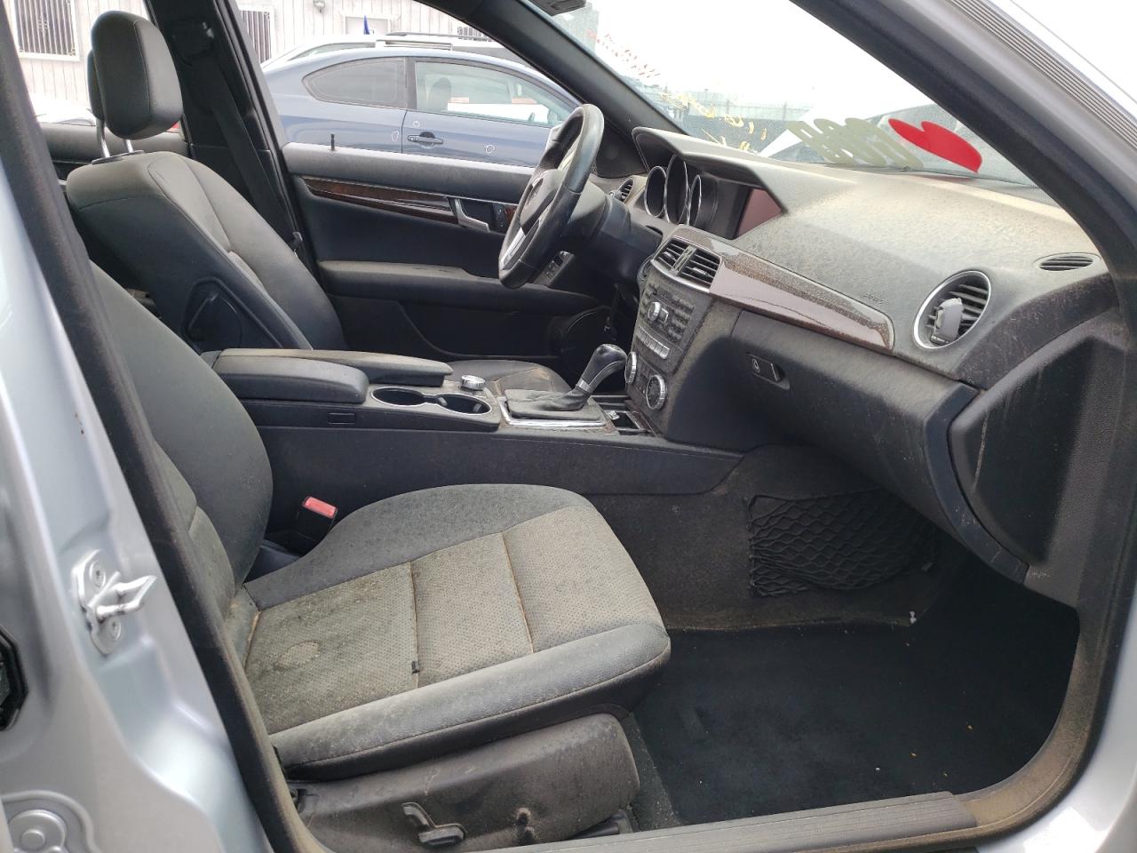Photo 5 from auction – 2014 MERCEDES-BENZ C 250 with VIN WDDGF4HB2EA963385