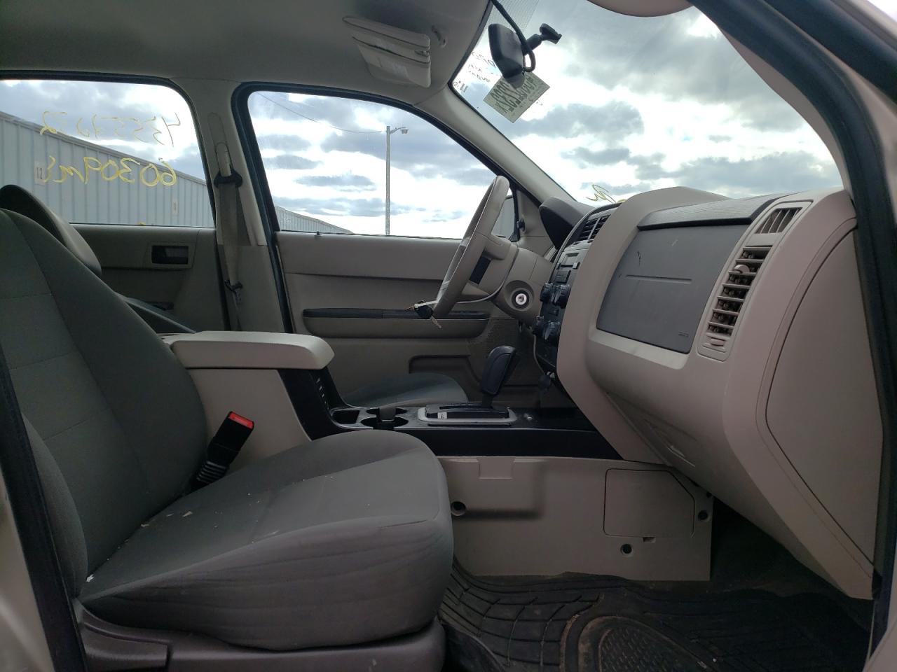 Photo 5 from auction – 2011 FORD ESCAPE XLS with VIN 1FMCU0C79BKB77823