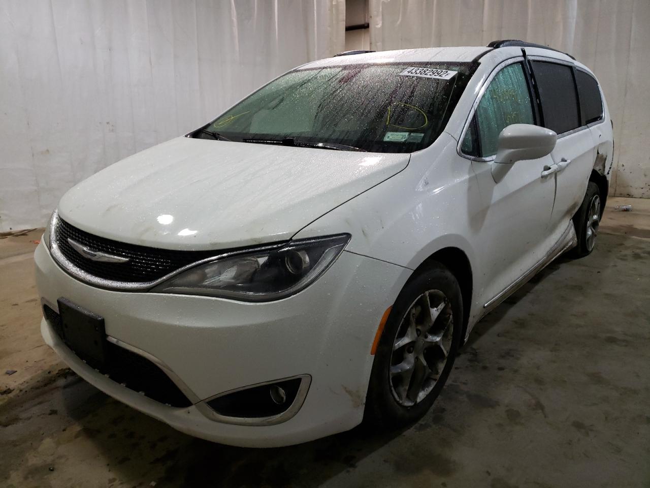 Photo 2 from auction – 2017 CHRYSLER PACIFICA T with VIN 2C4RC1BG3HR506714