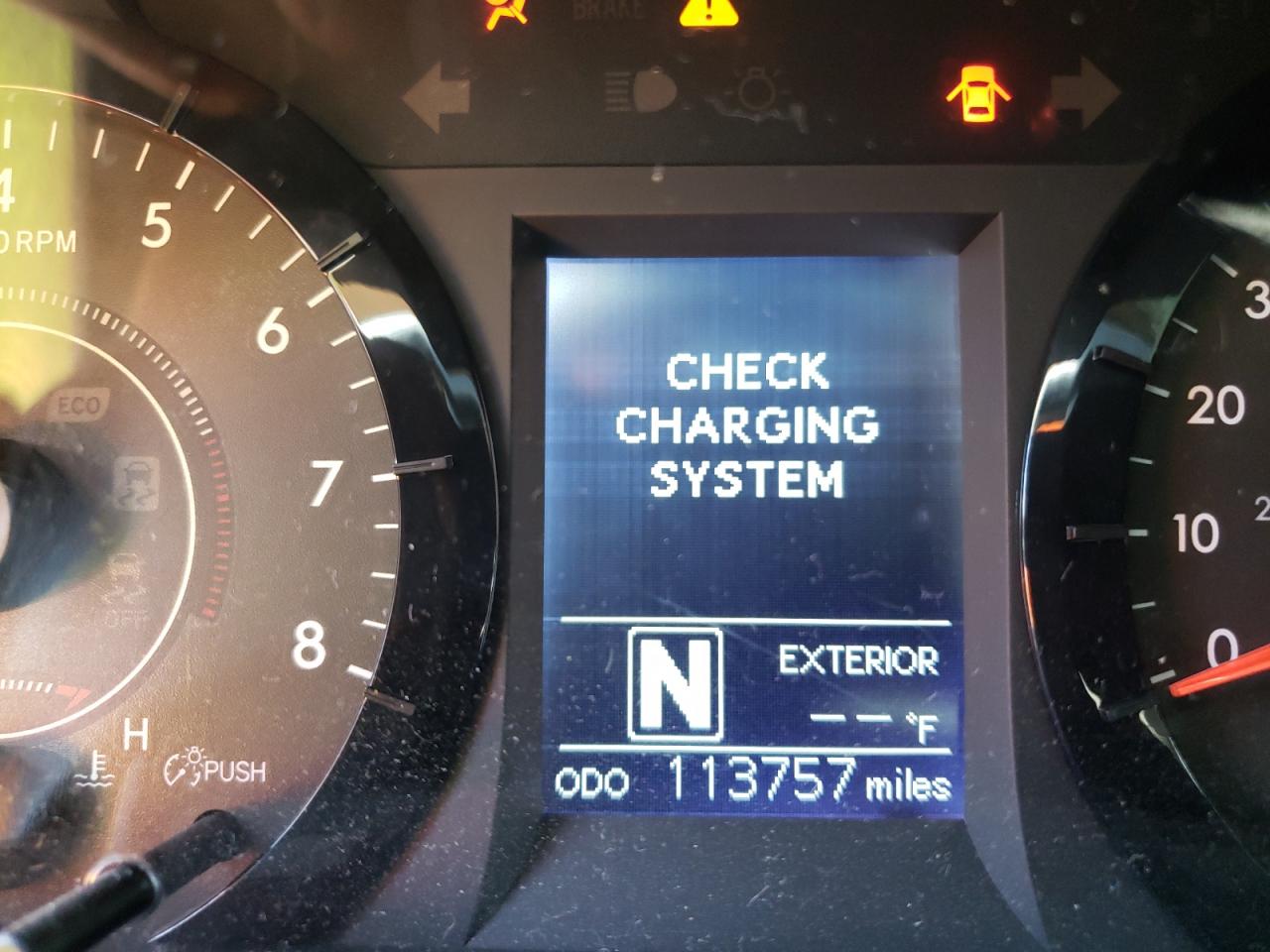 Photo 8 from auction – 2015 TOYOTA SIENNA LE with VIN 5TDKK3DC2FS554588