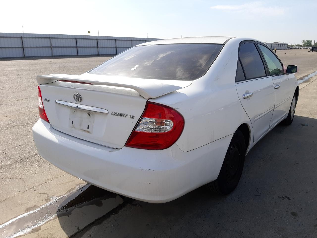 Photo 4 from auction – 2002 TOYOTA CAMRY LE with VIN JTDBE32K520070574