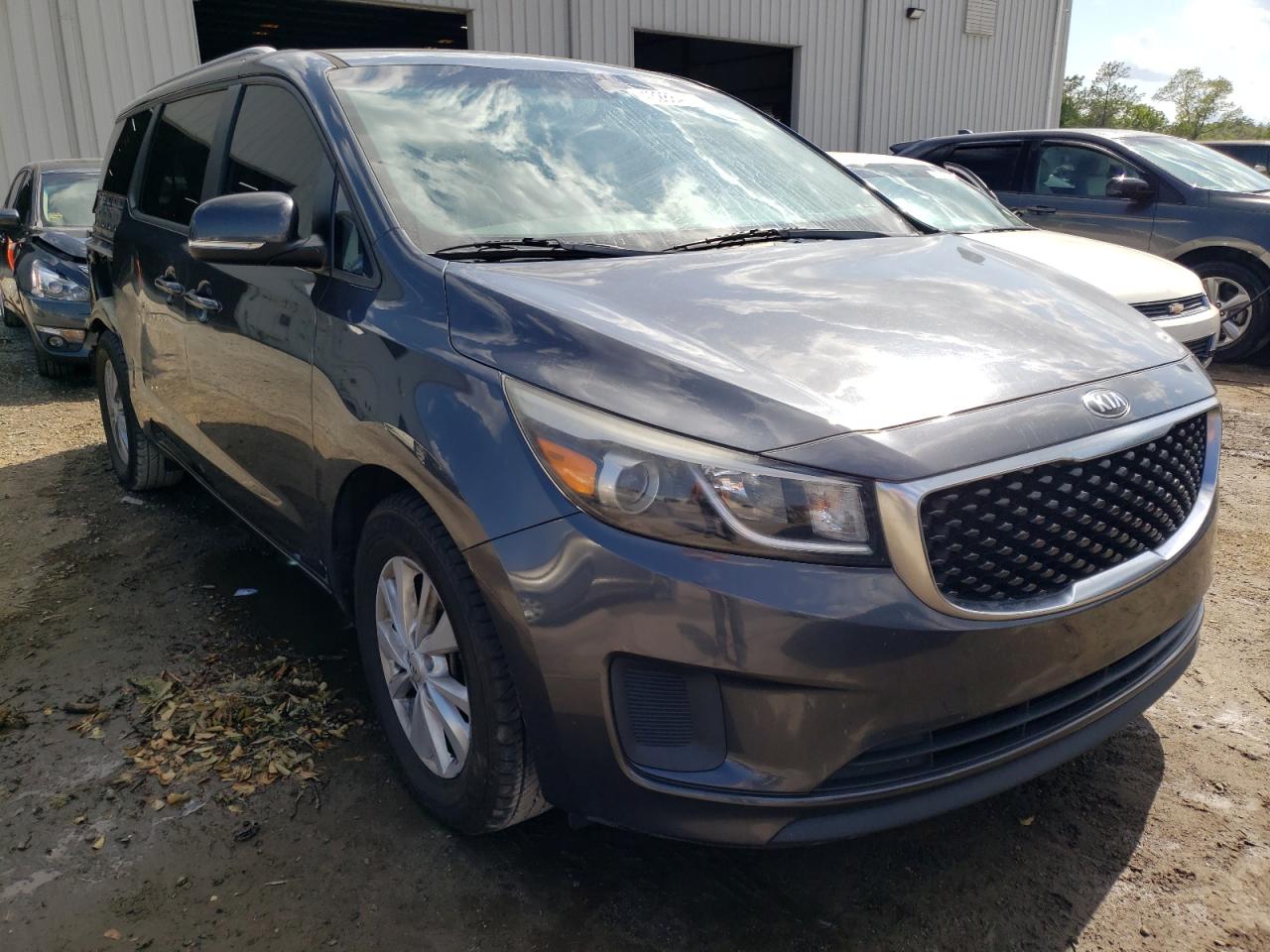 KIA SEDONA LX 2015 with VIN KNDMB5C12F6042351 - Photo from auction