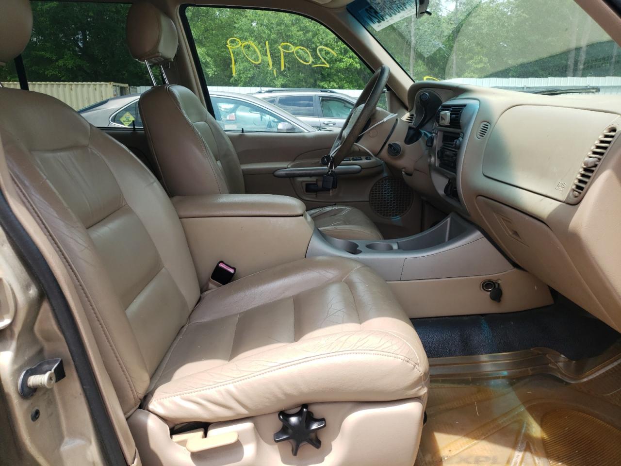 Photo 5 from auction – 2002 FORD EXPLORER S with VIN 1FMZU77E52UB71534