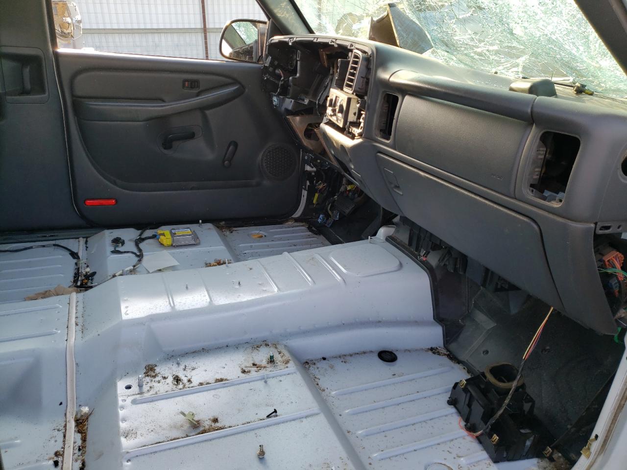 Photo 5 from auction – 2004 CHEVROLET SILVERADO with VIN 2GCEC19T441219747