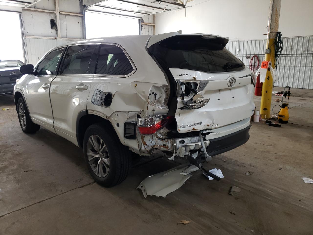Photo 3 from auction – 2015 TOYOTA HIGHLANDER with VIN 5TDZKRFH8FS090264
