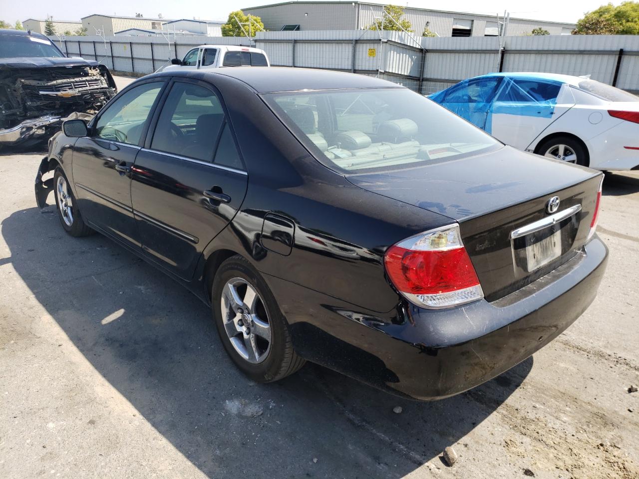 Photo 3 from auction – 2005 TOYOTA CAMRY LE with VIN 4T1BF32K35U088402