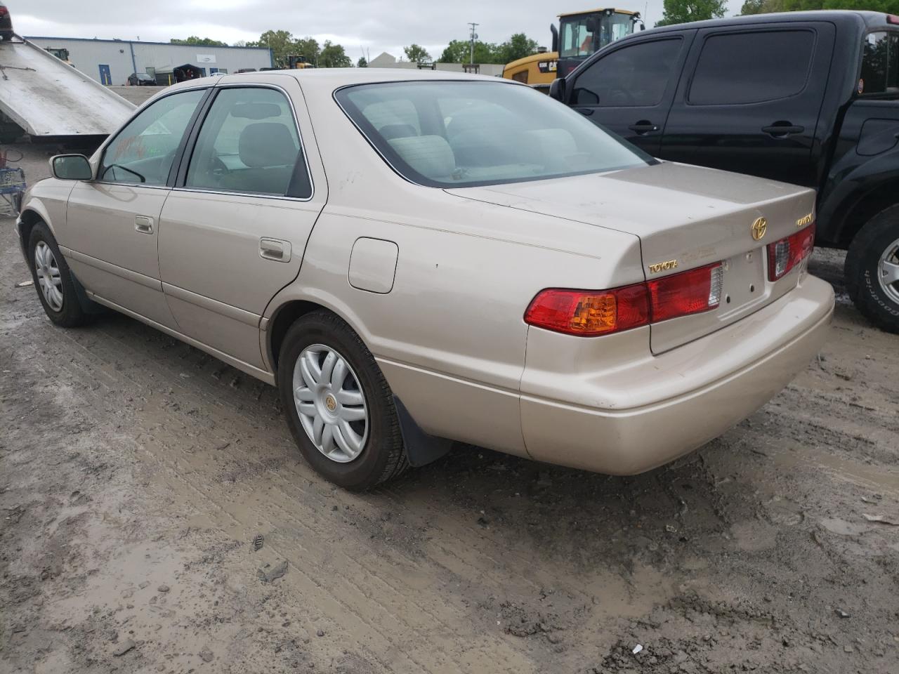 Photo 3 from auction – 2000 TOYOTA CAMRY CE with VIN 4T1BG22K3YU984923